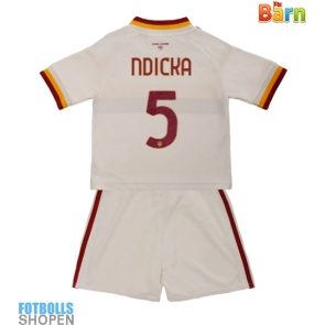 Billiga AS Roma Evan Ndicka #5 Bortatröja Barn 2026-27 Kortärmad (+ Korta byxor)